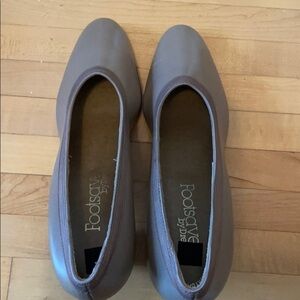 Taupe Footsaver by Drew heels​​​​​​​​​​​​​​​